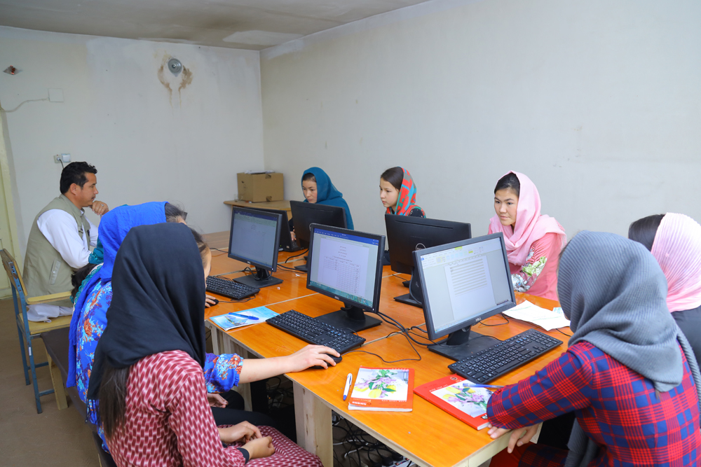 Bamyan Girls' Samar Orphanage atteding computer class - Bamyan